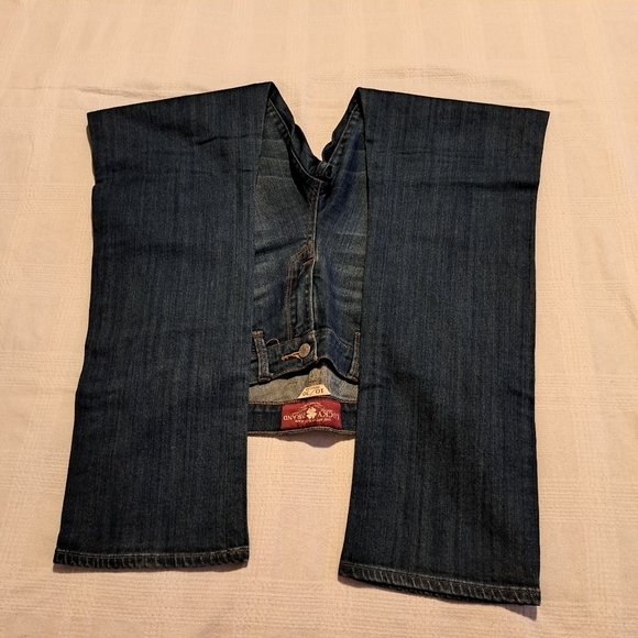 Lucky Brand women's size 10 x 30 Sofia Straight leg, stretch jeans - Picture 4 of 9
